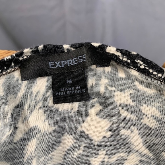 Express Animal Print Short Sleeve Top (M) - Picture 15 of 16